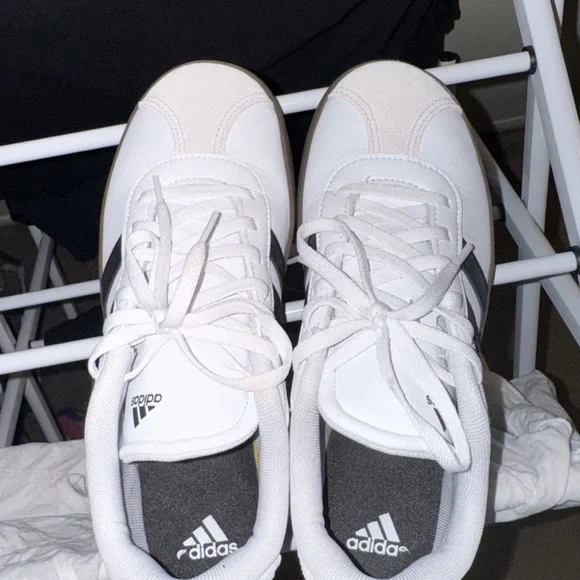 Adidas Court Big Kid Size 5.5 EUC Sneakers - Picture 8 of 9